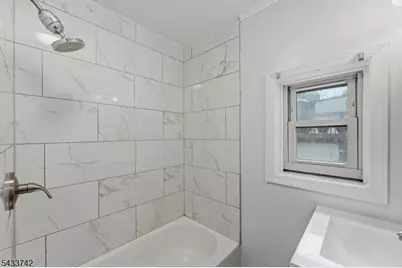 33 Hillside Ave, Jefferson Township, NJ 07460 - Photo 7