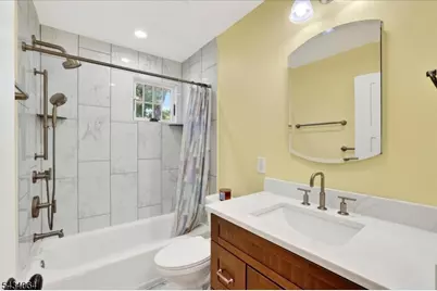 11 Franklin St, South Bound Brook Boro, NJ 08880 - Photo 15