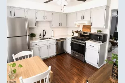 606 Wedgewood Circle, Raritan Township, NJ 08822 - Photo 3