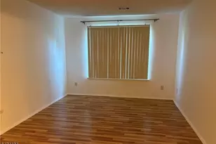 2513 Lighthouse Ln, Sayreville Boro, NJ 08859 - Photo 9