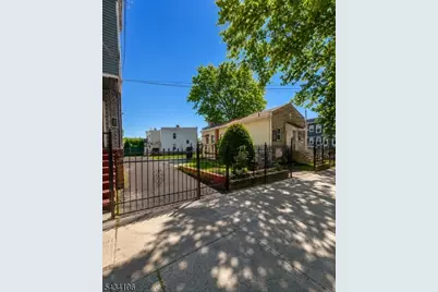 250 Berkeley Ave, Newark, NJ 07107 - Photo 5