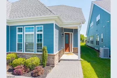 22 Samjan Cir, Robbinsville Township, NJ 08520 - Photo 3