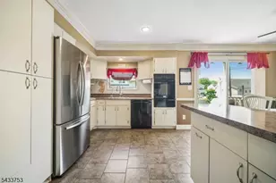 53 Orchard St, Carteret, NJ 07008 - Photo 13