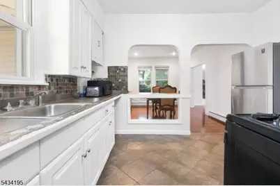 334 Brook Ave, Passaic, NJ 07055 - Photo 13