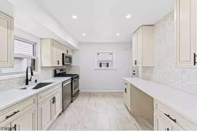18 Farmingdale Ave, Bloomfield, NJ 07003 - Photo 11