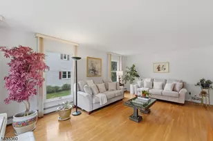 4 Tania Ct, Roxbury Township, NJ 07876 - Photo 9