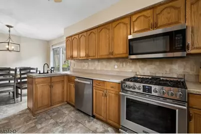 10 De Lazier Pl, Bloomingdale, NJ 07403 - Photo 11