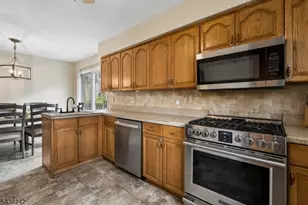 10 De Lazier Pl, Bloomingdale, NJ 07403 - Photo 11