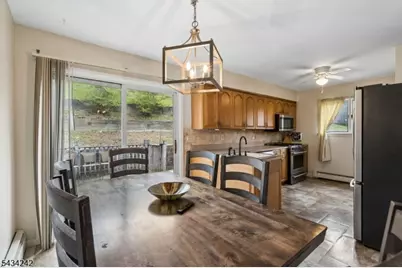 10 De Lazier Pl, Bloomingdale, NJ 07403 - Photo 7