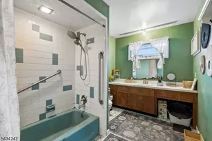 10 De Lazier Pl, Bloomingdale, NJ 07403 - Photo 17