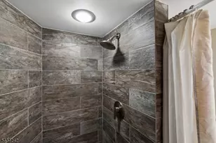 10 De Lazier Pl, Bloomingdale, NJ 07403 - Photo 25