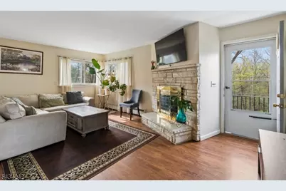 10 De Lazier Pl, Bloomingdale, NJ 07403 - Photo 3