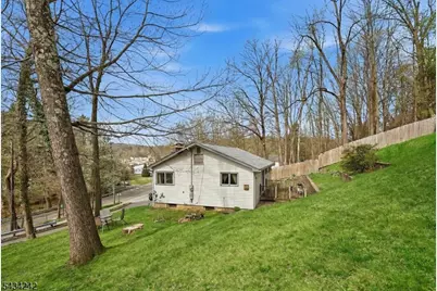 10 De Lazier Pl, Bloomingdale, NJ 07403 - Photo 29