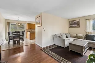 10 De Lazier Pl, Bloomingdale, NJ 07403 - Photo 5