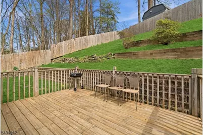 10 De Lazier Pl, Bloomingdale, NJ 07403 - Photo 27