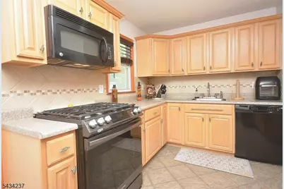 2463 Dorchester Rd, Union Township, NJ 07083 - Photo 7