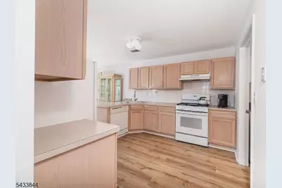 19 Sweetwater Ln, Hardyston Township, NJ 07419 - Photo 11