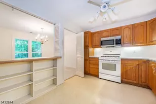195 Hidden Hollow Ct, Edison, NJ 08820 - Photo 9