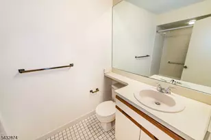 195 Hidden Hollow Ct, Edison, NJ 08820 - Photo 15