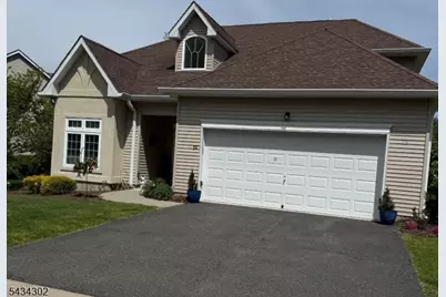 22 Bluffs Ct, Hamburg, NJ 07419 - Photo 1