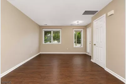 13 Augusta Dr, Clinton Township, NJ 08801 - Photo 5