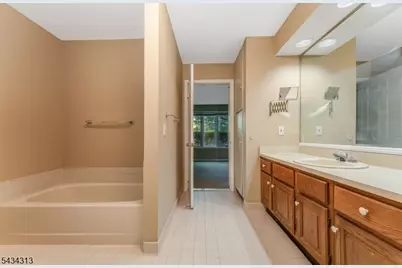13 Augusta Dr, Clinton Township, NJ 08801 - Photo 15