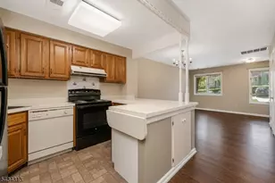 13 Augusta Dr, Clinton Township, NJ 08801 - Photo 9