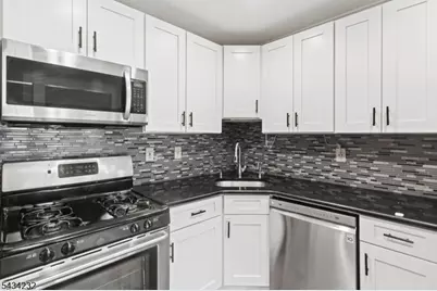 24 Amberly Ct, Franklin Township, NJ 08823 - Photo 5