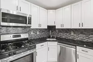 24 Amberly Ct, Franklin Township, NJ 08823 - Photo 5