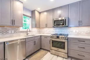 11 Burnham Dr, Pequannock Township, NJ 07444 - Photo 3
