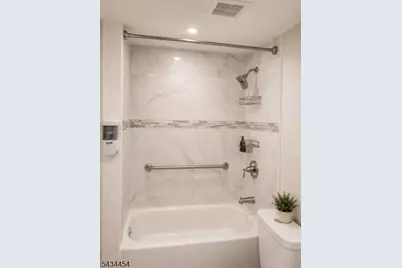 55 Helen, Moonachie, NJ 07074 - Photo 5