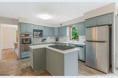 8 Deerwood Trl, Warren Township, NJ 07059 - Photo 7