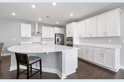 18 McCluskey Pl, Morris Plains, NJ 07950 - Photo 15