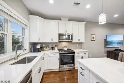 25 Stonybrook Cir #25, Fairfield Twp., NJ 07004 - Photo 15