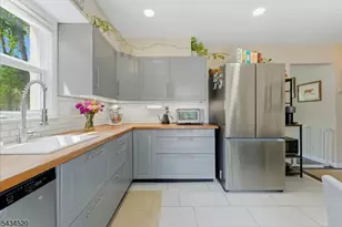 366 Maplewood Ave, Kenilworth, NJ 07033 - Photo 7