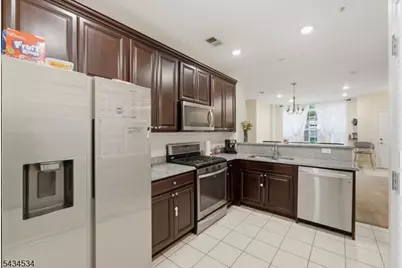 13 Dahlia Ln, Garfield, NJ 07646 - Photo 11