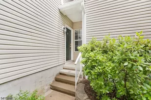29 Heatherwood Ln, Bedminster Township, NJ 07921 - Photo 3