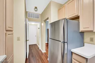 29 Heatherwood Ln, Bedminster Township, NJ 07921 - Photo 7