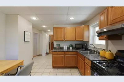 61 W Clay Ave, Roselle Park, NJ 07204 - Photo 9