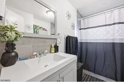 401 E 19th St, Paterson, NJ 07524 - Photo 9