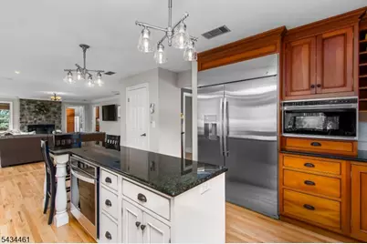 22 Hawthorn Dr, Roxbury Township, NJ 07876 - Photo 9
