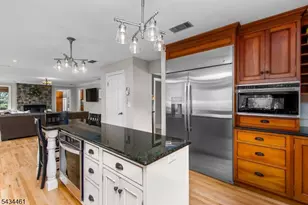22 Hawthorn Dr, Roxbury Township, NJ 07876 - Photo 9