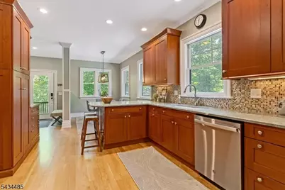 144 Park St, Montclair, NJ 07042 - Photo 15
