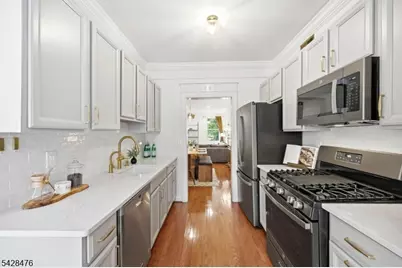 204 Swathmore Dr, Nutley, NJ 07110 - Photo 7