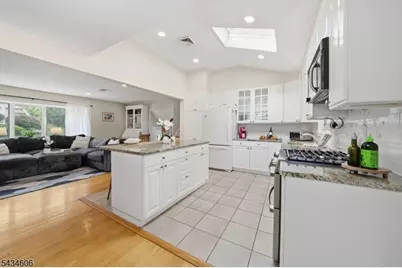 7 Kossuth Pl, Wayne, NJ 07470 - Photo 7