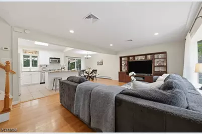7 Kossuth Pl, Wayne, NJ 07470 - Photo 9
