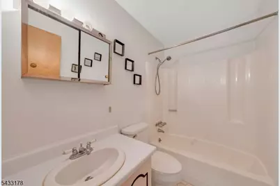 666 Mill St, Belleville Twp., NJ 07109 - Photo 19