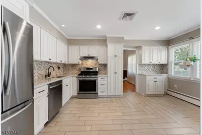 884 Peach Tree Rd, Union Township, NJ 07083 - Photo 9