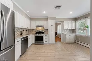 884 Peach Tree Rd, Union Township, NJ 07083 - Photo 9