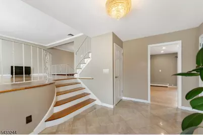 884 Peach Tree Rd, Union Township, NJ 07083 - Photo 3